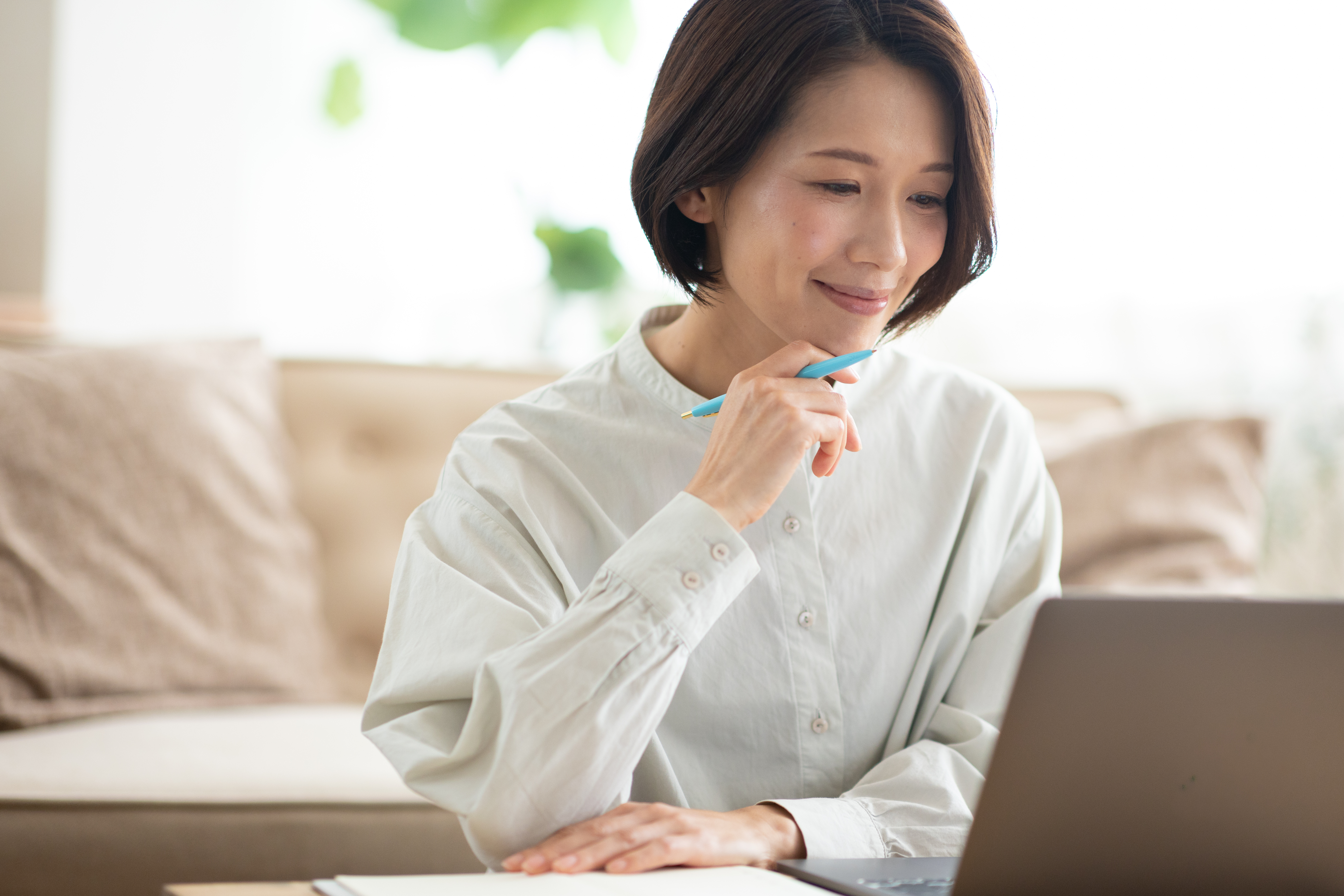 座学で学ぶ女性